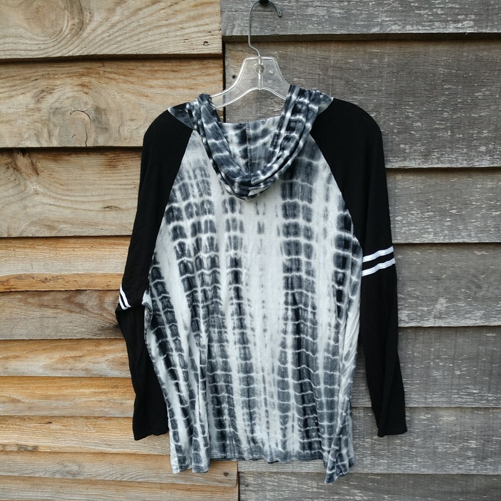 SOLD!! Rue + 21 Tye Dyed Long Sleeve Top Plus Size 2X Black/White - Picture 3 of 8
